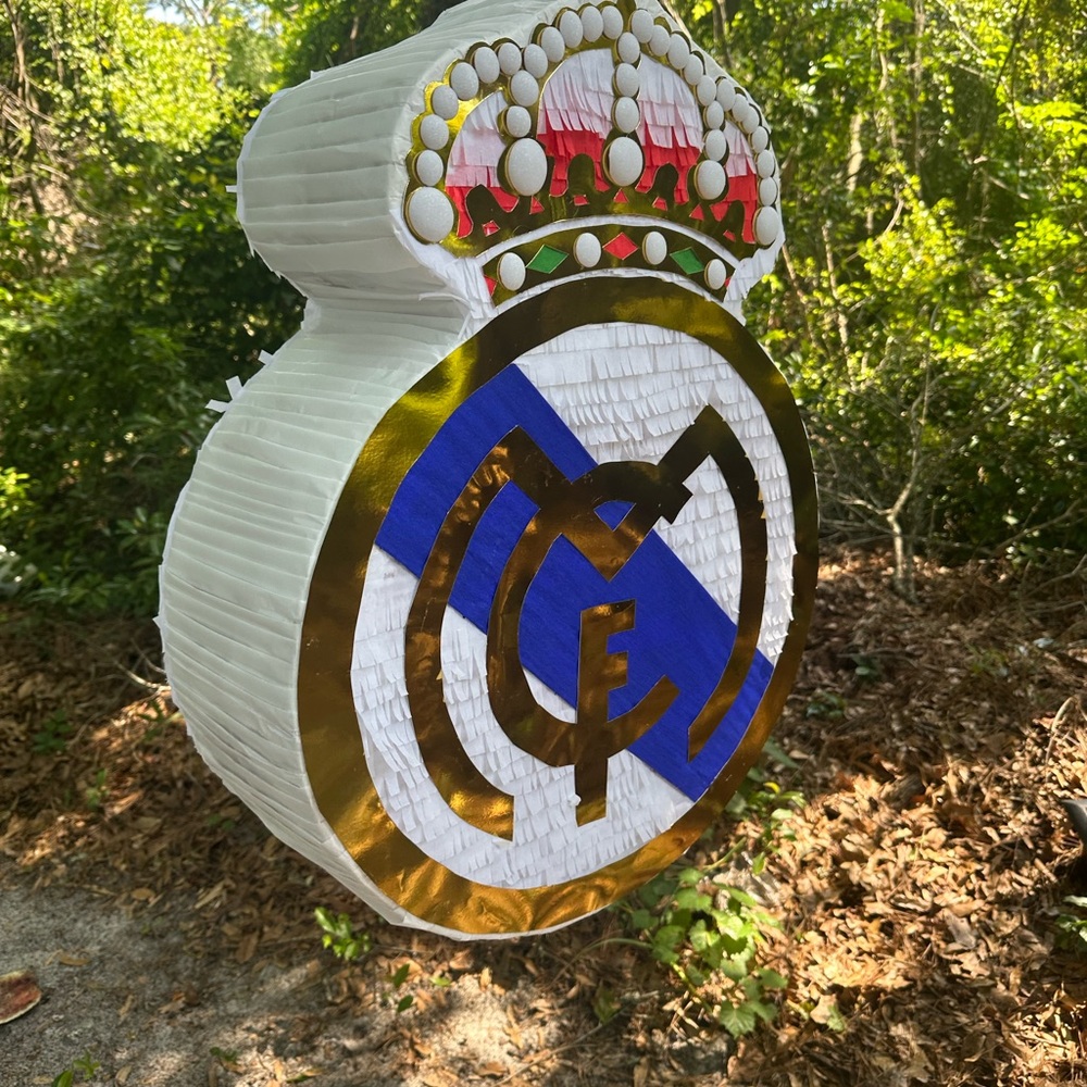 Real Madrid piñata - Picture 3 of 5